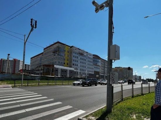 На новом здании УМВД в Брянске наполовину облицевали фасад