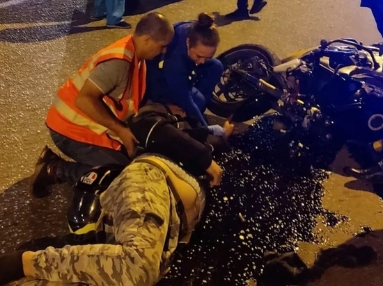 Мотоциклист без прав столкнулся с легковушкой в Ижевске