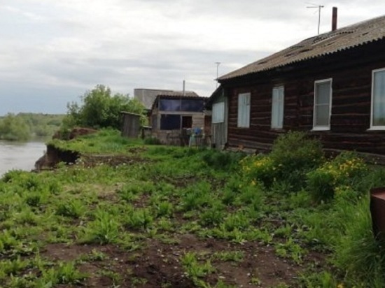 Алтайские социалисты вновь обратились в прокуратуру из-за опасного для жизни оползня в селе Шульгин Лог