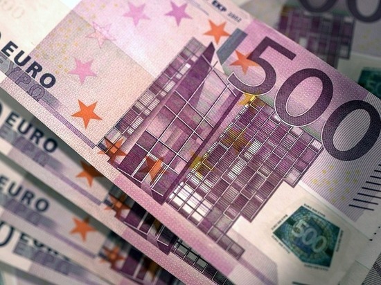Курс евро впервые с 25 мая упал ниже 60 рублей