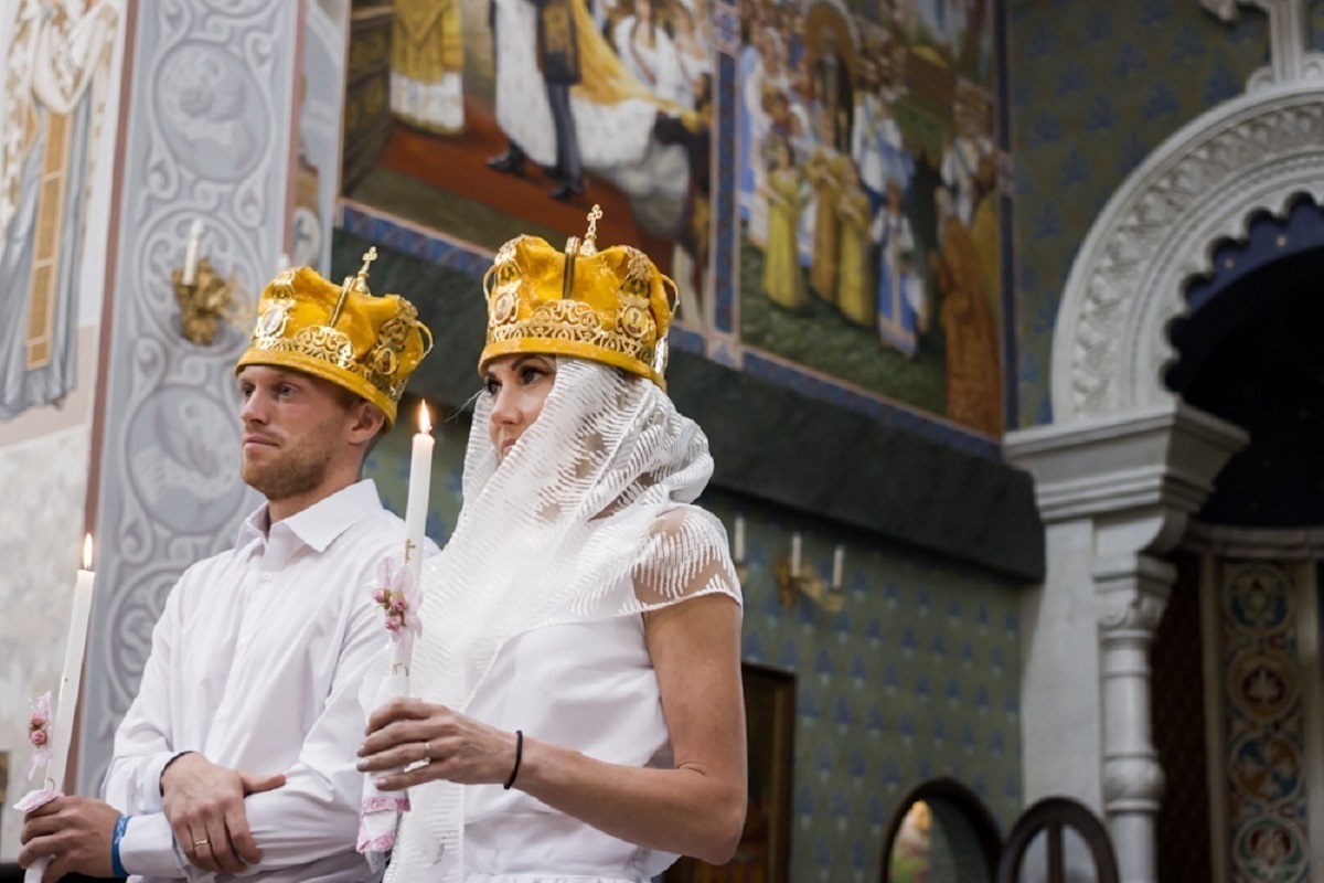 Белое венчание. Венчание в храме на крови в Екатеринбурге. Венчание в храме. Венчание в церкви 2022.