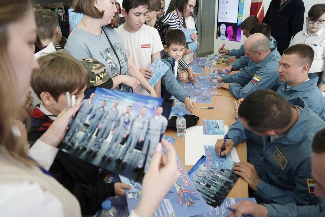 «Русские витязи» провели экскурсию для школьников Сургута