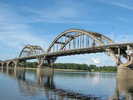 В Рыбинске с моста через Волгу сняли самоубийцу