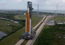 На сайте Национального управления США по аэронавтике и исследованию космического пространства (NASA) сообщается, что дата проведения нового стендового испытания американской ракеты-носителя Space Launch System (SLS) изменена с 19 июня на 18 июня