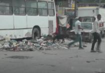 Agency France-Presse со ссылкой на главу местной ассоциации водителей сообщает, что в Гаити члены преступной организации угнали два автобуса вместе с 36 пассажирами и двумя водителями