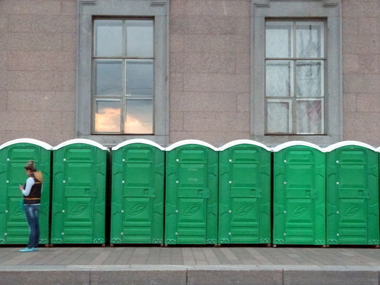Туалеты в парках Новгорода перешли на ежедневный двенадцатичасовой рабочий день