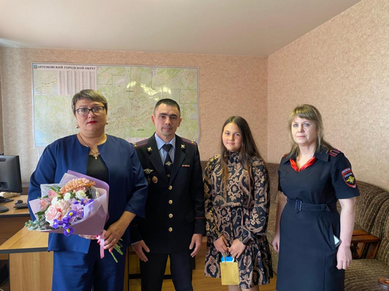 В Приморье наградили 12-летнего подростка за спасение утопающего