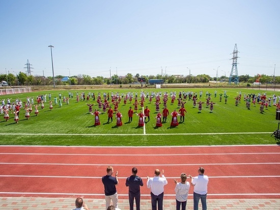В посёлке Виноградном открыли обновлённый стадион «Олимп»