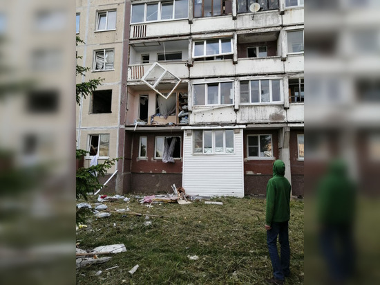 После взрыва газа в жилом доме в поселке Русско-Высоцкое эвакуировали 21 человека