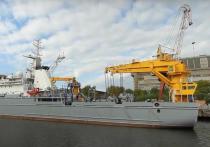 Министерство обороны России сообщает, что 12 июня в честь Дня России состоится торжественная церемония закладки шести кораблей для ВМФ