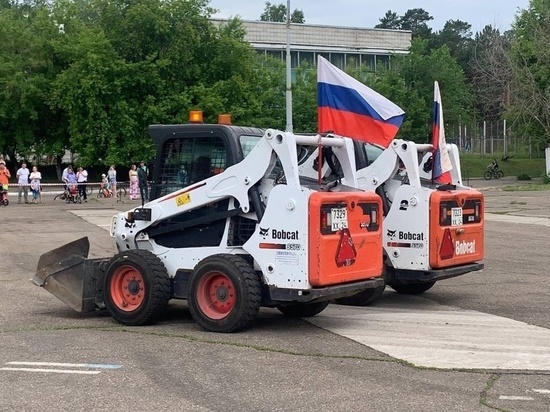 День России отметили парадом коммунальной техники в Железногорске Красноярского края