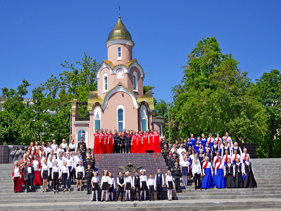 Гимн России исполнил сводный хор Приморского края