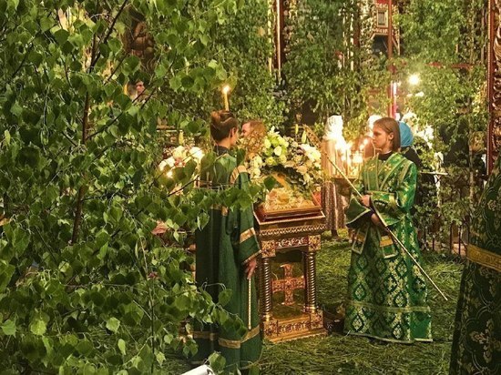 Псковский губернатор поздравил жителей региона с праздником Святой Троицы