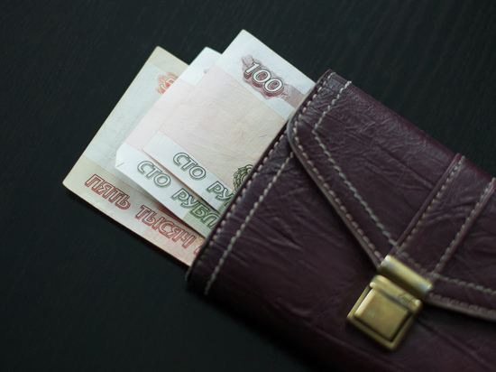 Безработная женщина обокрала пенсионерку в Волхове почти на 40 тысяч рублей