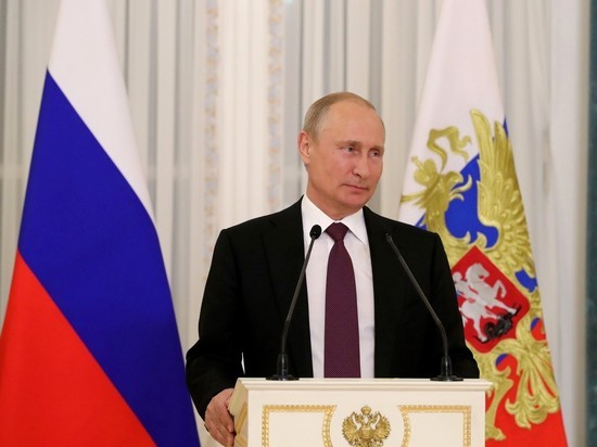 Путин вручает в Кремле государственные награды