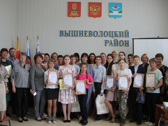 В Вышневолоцком округе наградили самых активных помощников