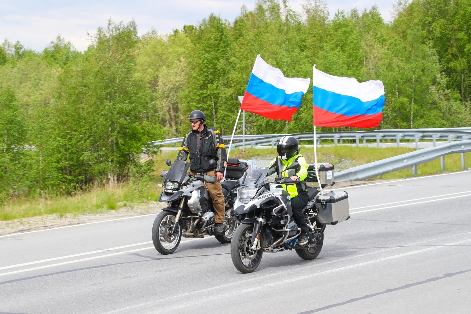 Триколор, велозаезд и автопробег: в ЯНАО отмечают День России