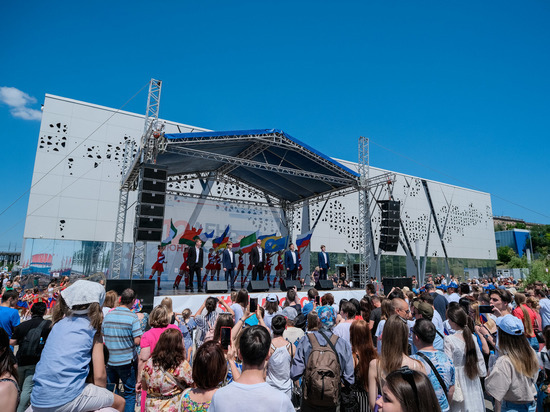 В пойме реки Царицы в Волгограде проходят мероприятия в честь Дня России