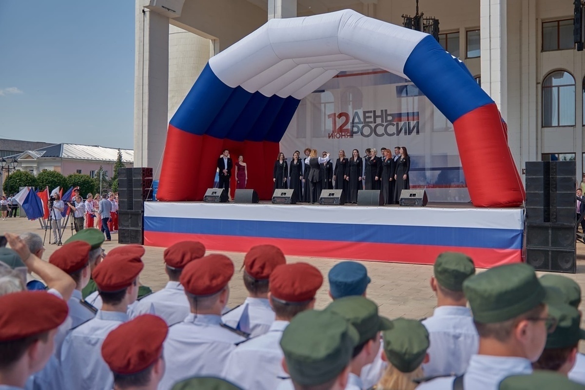 12 июня новости. Праздник на театральной площади.