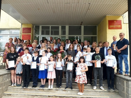 Лучших педагогов и их воспитанников наградили в Пушкиногорском районе