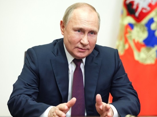 Путин поздравил соотечественников с Днем России