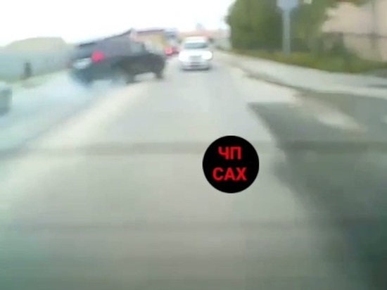 Момент ДТП с автомобилем Lexus в Южно-Сахалинске попал на видео