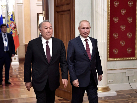 Назарбаев провёл встречу с Путиным в Москве, поздравив его с Днём России