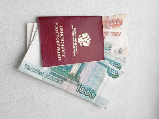 За стаж больше 20 лет пенсионеры получат по 10 000 рублей