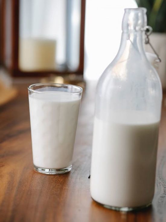 Как увеличить срок хранения домашнего молока: хитрости опытных хозяек