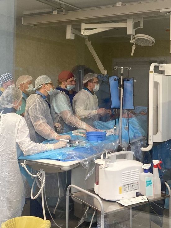 Экстренную операцию по удалению тромба из артерии головного мозга провели в областной больнице Семашко