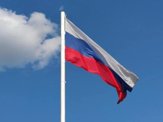 Калининградская область получила 13,2 млн рублей на гербы и флаги для школ