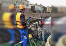 На акватории канала Грибоедова обнаружили разлив нефтепродуктов, который оперативно ликвидировали. Об этом сообщили в пресс-службе ГУП «Пиларн».