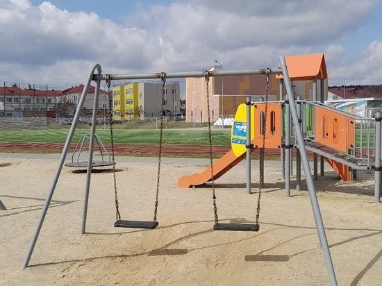 Две детские площадки в Борисовском районе не прошли проверку