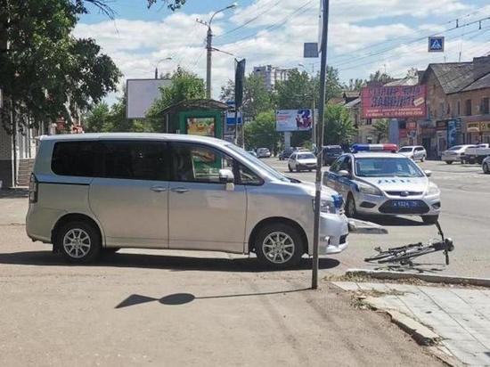 Микроавтобус сбил девушку-велосипедистку на улице Ленина в Чите