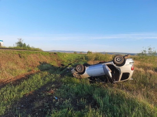 Водитель погиб в опрокинувшейся на Дворцовском тракте Toyota в Чите