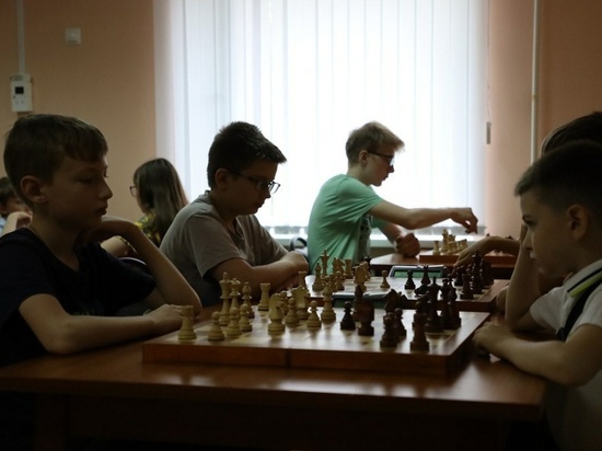 Праздничный турнир по быстрым шахматам прошел в Серпухове