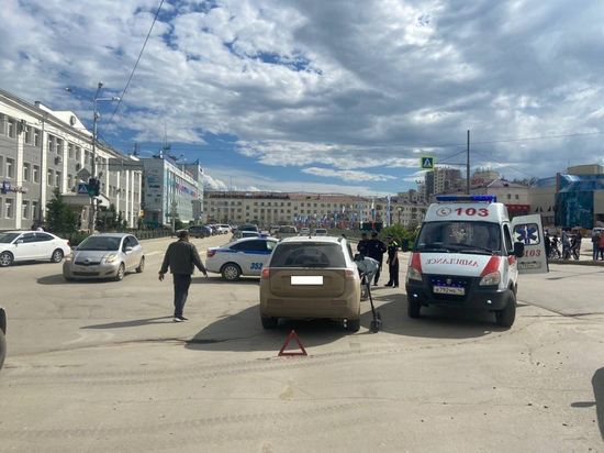 В Якутске в результате ДТП пострадала женщина на электросамокате