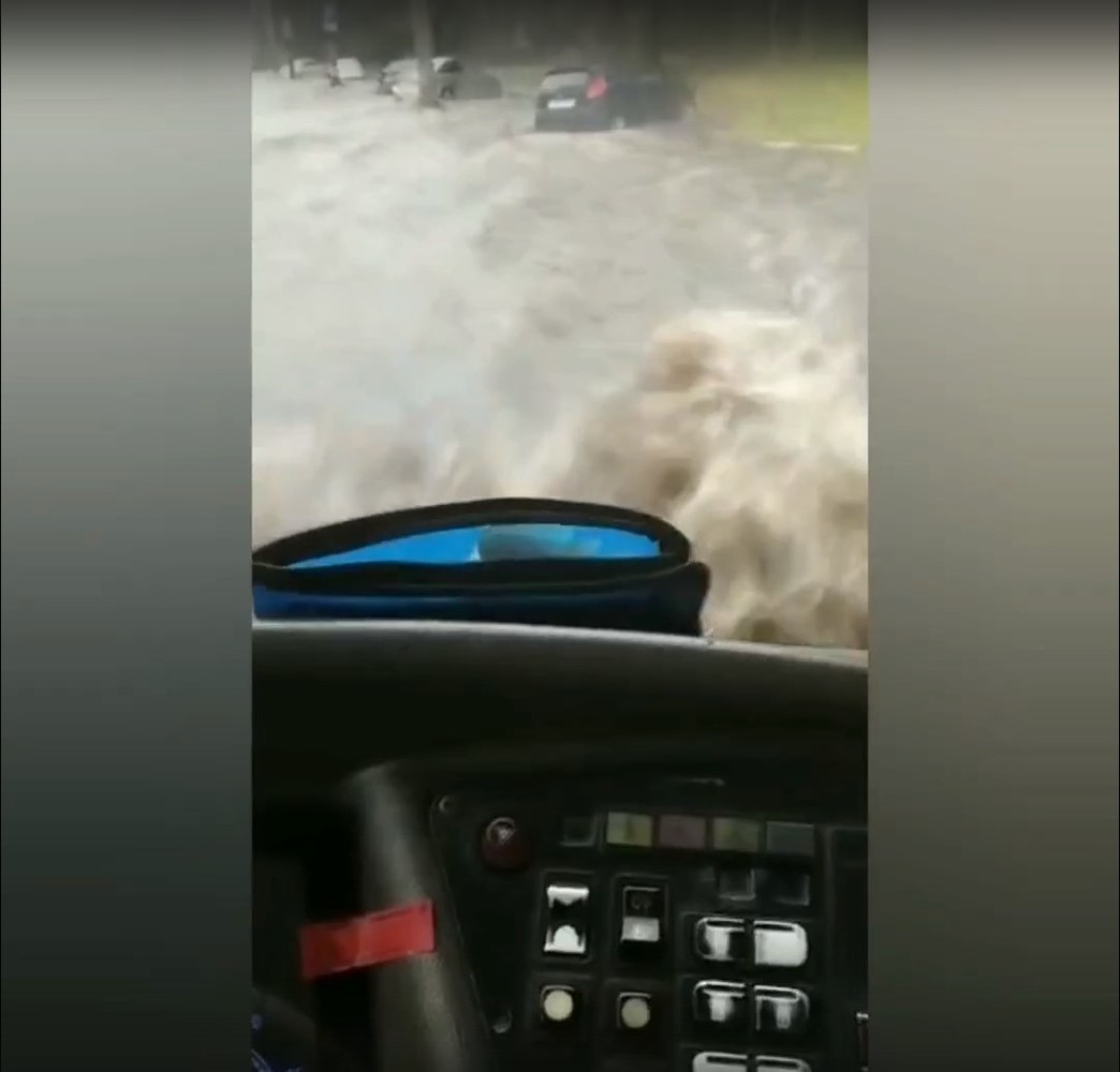 Воронеж ушел под воду из-за мощного ливня: фотографии очевидцев потопа