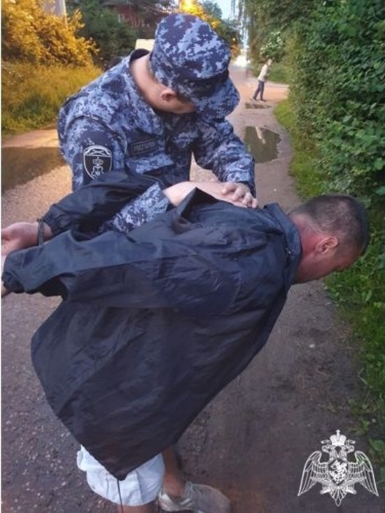 В Калининграде росгвардейцы задержали мужчину, ранившего знакомого «розочкой» от бутылки