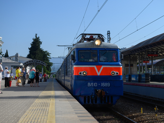 Туристический поезд «Сочи» курсирует по маршруту Туапсе — Гагры уже третий летний сезон