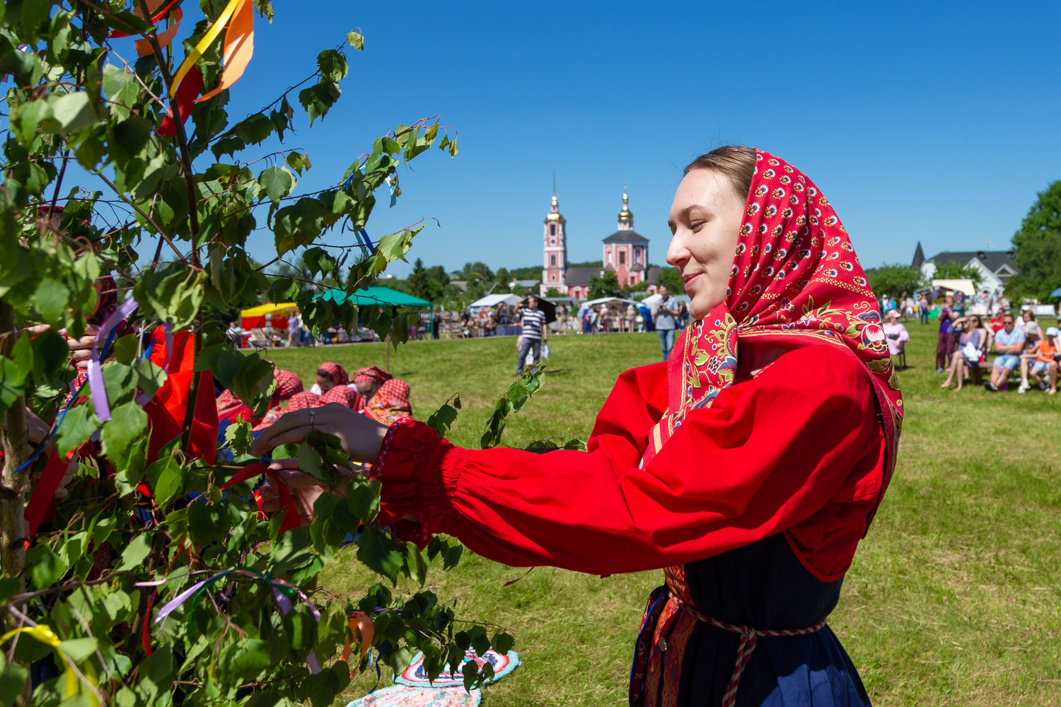 В Суздале в Музее деревянного зодчества отпраздновали Троицу