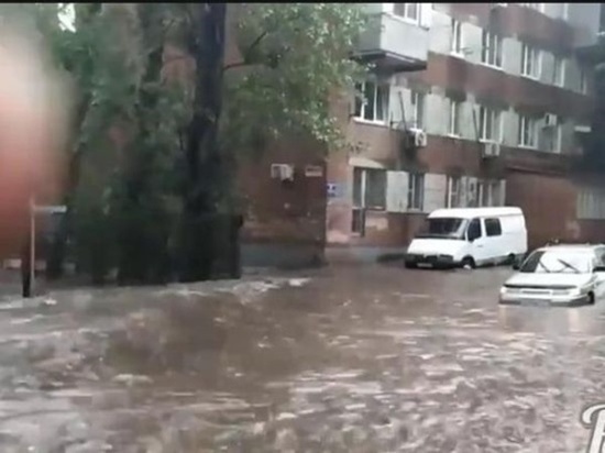Ростовчане пожаловались на затопление улицы Тульской из-за дождей