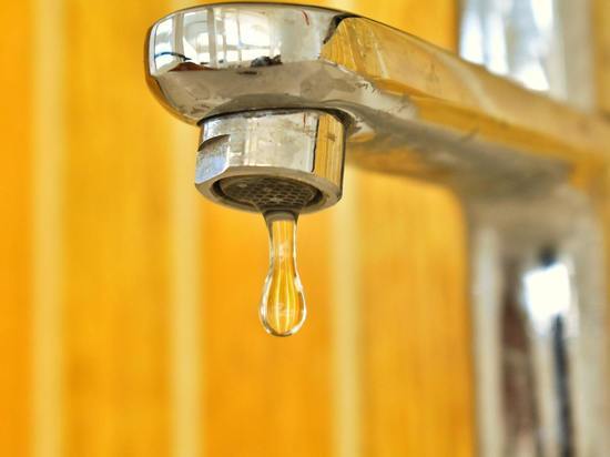 Отключение воды на двух улицах ожидается в Пскове 15 июня