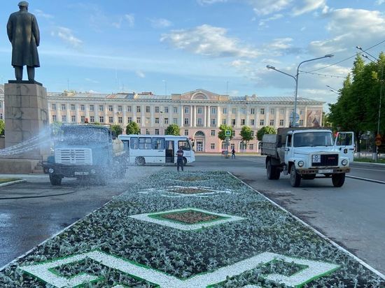 В Йошкар-Оле почти завершили оформление клумб и цветников