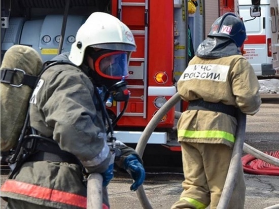 В Гурьевске пожарным пришлось тушить электрический щиток