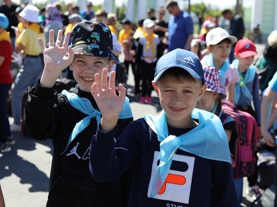 Дети металлургов Уральской Стали отправились отдыхать в оздоровительный лагерь «Родник»