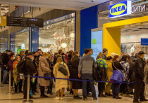 Сеть мебельных гипермаркетов Hoff рассматривает возможность покупки производственных и аренды торговых площадей шведской IKEA, которая ранее в среду объявила об окончательном уходе с российского рынка