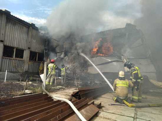 Сотрудник МЧС пострадал при тушении пожара в Махачкале