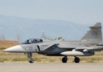 Пока правительство Швеции добивается вступления страны в НАТО, стараясь заполучить согласие на этот шаг турецкого лидера Эрдогана, шведские военные летчики в массовом порядке собираются оставить родные ВВС, считая службу там невыгодным для себя занятием