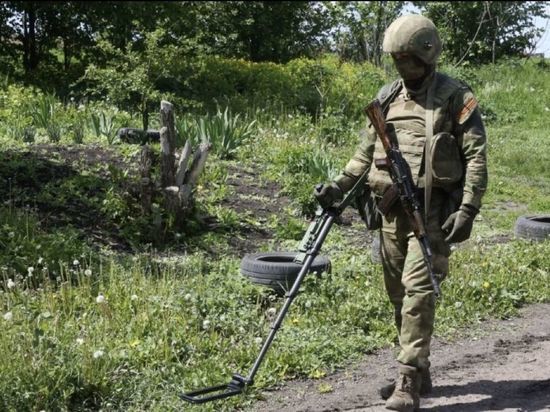 Росгвардия разминировала дороги в населенном пункте ДНР: обнаружены 34 взведенные мины